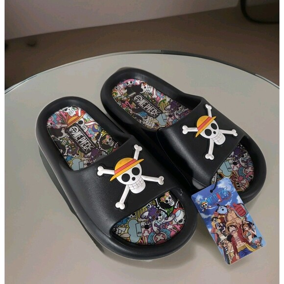 Onepiece Collage Skull & Crossbones Graphic EVA Slides Sandals Men’s 7 (Unisex)